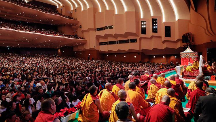 His Holiness the Dalai Lama giving the Avalokiteshvara Empowerment at the Pacifico Yokohama National Convention Hall on the final day of his teachings in Yokohama, Japan on November 15, 2018. Photo by Tenzin Jigme