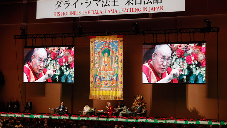 His Holiness the Dalai Lama delivering his opening remarks at the start of the dialogue with scientists at the National Convention Hall in Yokohama, Japan on November 16, 2018. Photo by Tenzin Jigme