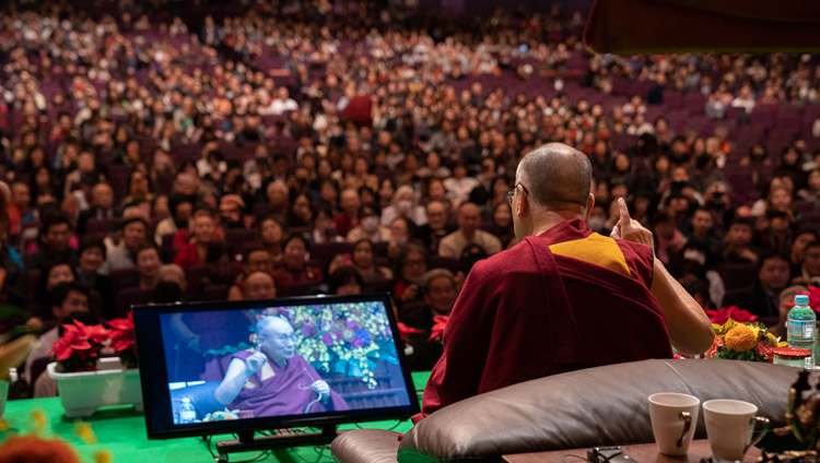 His Holiness the Dalai Lama addressing the audience at the National Convention Hall at the start of the Dialogue between Modern Science and Buddhist Science in Yokohama, Japan on November 16, 2018. Photo by Tenzin Choejor