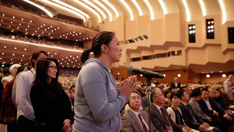 A member of the audience asking His Holiness the Dalai Lama a question during the Dialogue between Modern Science and Buddhist Science at the National Convention Hall in Yokohama, Japan on November 16, 2018. Photo by Tenzin Jigme