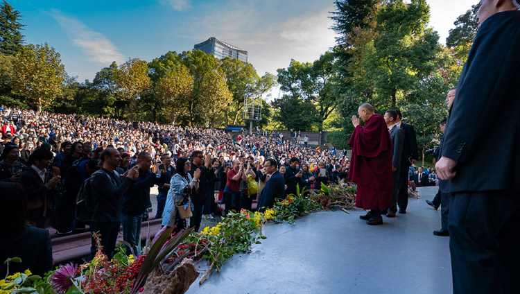 His Holiness the Dalai Lama arriving on stage at the Hibiya Open-Air Concert Hall in Tokyo, Japan on November 17, 2018. Photo by Tenzin Choejor