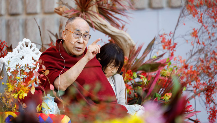 His Holiness the Dalai Lama speaking at the Hibiya Open-Air Concert Hall in Tokyo, Japan on November 17, 2018. Photo by Tenzin Jigme