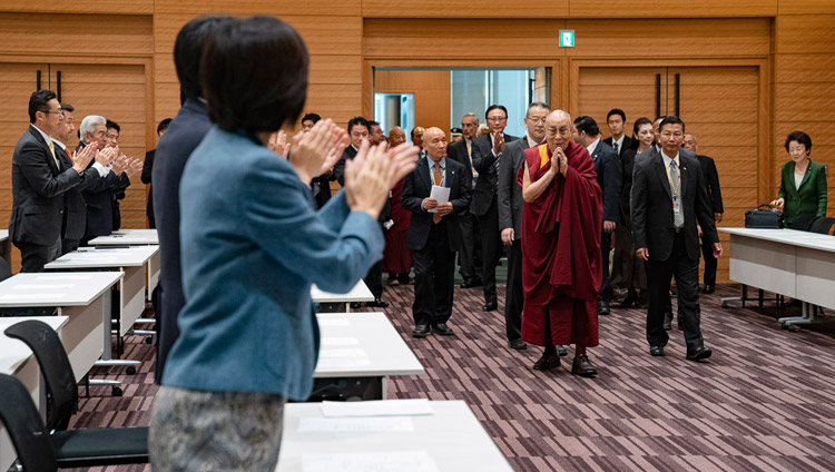 His Holiness the Dalai Lama arriving for a formal meeting with the All Party Japanese Parliamentary Group for Tibet at the Japanese parliamentary complex in Tokyo, Japan on Novmeber 20, 2018. Photo by Tenzin Choejoe His Holiness the Dalai Lama arriving for a formal meeting with the All Party Japanese Parliamentary Group for Tibet at the Japanese parliamentary complex in Tokyo, Japan on Novmeber 20, 2018. Photo by Tenzin Choejoe