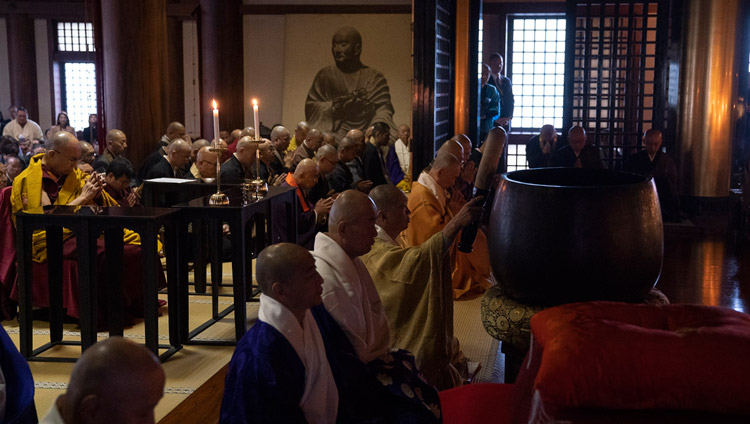 His Holiness the Dalai Lama joining in prayers at Tochoji Temple in Fuukuoka, Japan on November 22, 2018. Photo by Tenzin Choejor