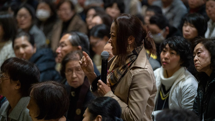 A member of the audience asking His Holiness the Dalai Lama a question during his talk at Tochoji Temple in Fuukuoka, Japan on November 22, 2018. Photo by Tenzin Choejor