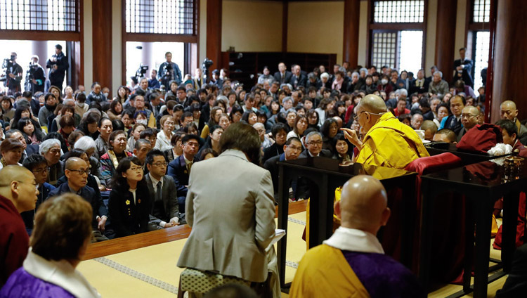 His Holiness the Dalai Lama answering questions from the audience during his talk at Tochoji Temple in Fuukuoka, Japan on November 22, 2018. Photo by Tenzin Jigme