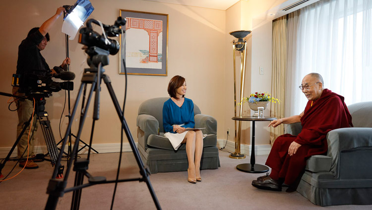His Holiness the Dalai Lama and Rina Yamasawa of NHK during their interview in Yokohama, Japan on November 13, 2018. Photo by Tenzin Jigme His Holiness the Dalai Lama and Rina Yamasawa of NHK during their interview in Yokohama, Japan on November 13, 2018. Photo by Tenzin Jigme