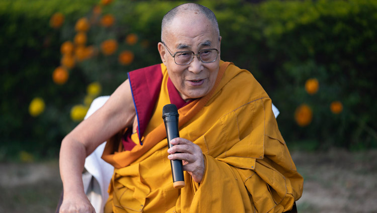 His Holiness the Dalai Lama speaking to members of the local media during their meeting on the lawn of his hotel in Sankisa, UP, India on December 4, 2018. Photo by Lobsang Tsering