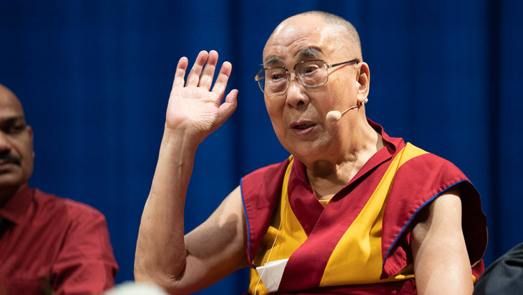 His Holiness the Dalai Lama delivering the Silver Lecture on compassion at Guru Nanak College in Mumbai, India on December 13, 2018. Photo by Lobsang Tsering