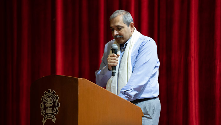 Director of IIT Bombay, Prof Devang Khakhar welcoming His Holiness the Dalai Lama and participants to the opening day of TechFest at the Indian Institute of Technology Bombay in Mumbai, India on December 14, 2018. Photo by Lobsang Tsering