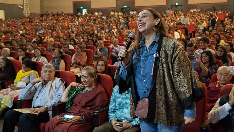 A member of the audience asking His Holiness the Dalai Lama a question during his talk at the Indian Institute of Technology Bombay in Mumbai, India on December 14, 2018. Photo by Lobsang Tsering