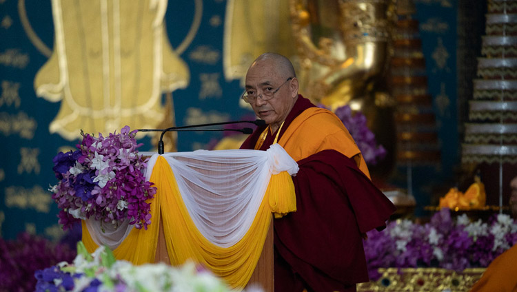 Prof Geshé Ngawang Samten, Vice-Chancellor of the Central Institute of Higher Tibetan Studies, delivering his introductory address at the International Seminar on the Tipitaka / Tripitaka at Watpa Buddhagaya in Bodhgaya, Bihar, India on December 22, 2018. Photo by Lobsang Tsering