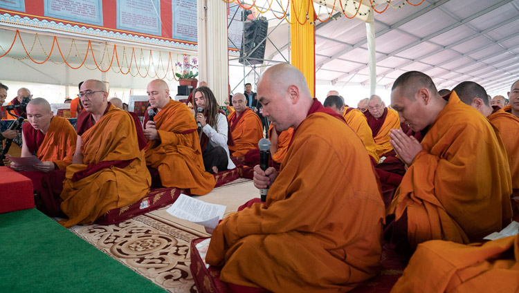 A group of monastics and lay people reciting the Heart Sutra in Russian at the start of the Long Life Empowerment given by His Holiness the Dalai Lama in Bodhgaya, Bihar, India on December 30, 2018. Photo by Lobsang Tsering