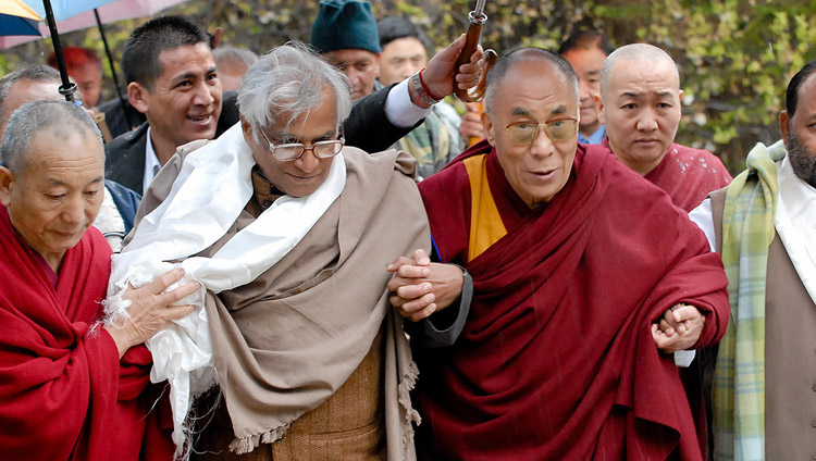 His Holiness the Dalai Lama with George Fernandes in Dharamsala, HP, India on March 10, 2007. Photo by Tenzin Choejor