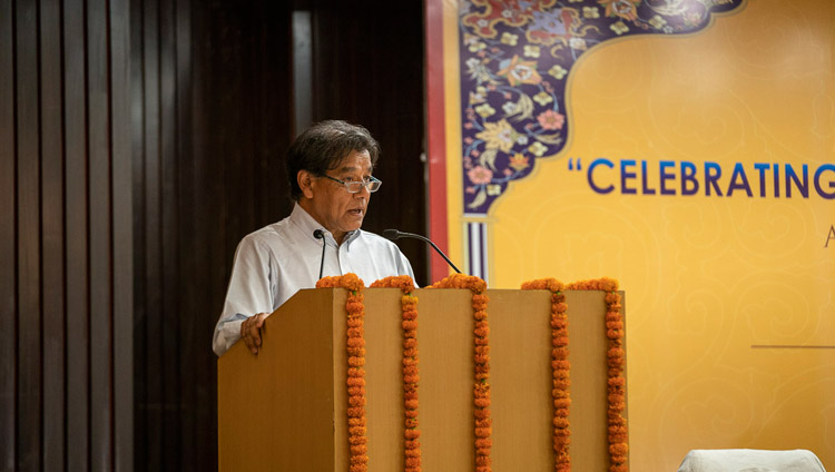 Siddiq Wahid welcoming guests and participants to the conference on "Celebrating Diversity in the Muslim World" at the India International Centre in New Delhi, India on June 15, 2019. Photo by Tenzin Choejor