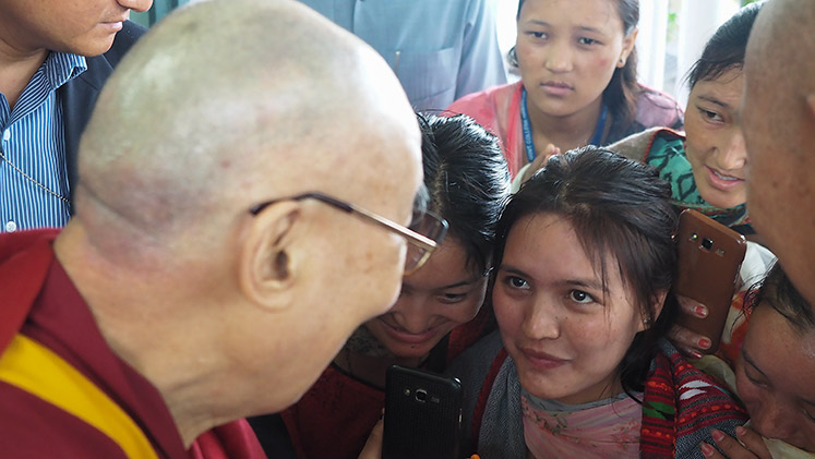 Students from Kinnaur, Lahoul & Spiti welcoming His Holiness the Dalai Lama on his arrival at Hamirpur on his way to Manali, HP, India on August 9, 2019. Photo by Jeremy Russell