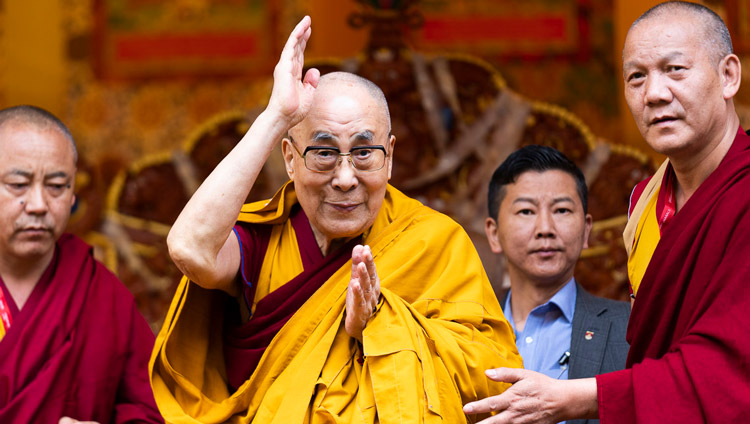 His Holiness the Dalai Lama waving to the audience at the conclusion of his teachings in Manali, HP, India on August 18, 2019. Photo by Tenzin Choejor