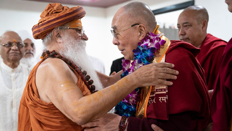 His Holiness the Dalai Lama exchanging greeting Swami Karshni Gurusharanandaji Maharaja on his arrival at Sri Udasin Karshni Ashram in Mathura, UP, India on September 22, 2019. Photo by Tenzin Choejor His Holiness the Dalai Lama exchanging greeting Swami Karshni Gurusharanandaji Maharaja on his arrival at Sri Udasin Karshni Ashram in Mathura, UP, India on September 22, 2019. Photo by Tenzin Choejor