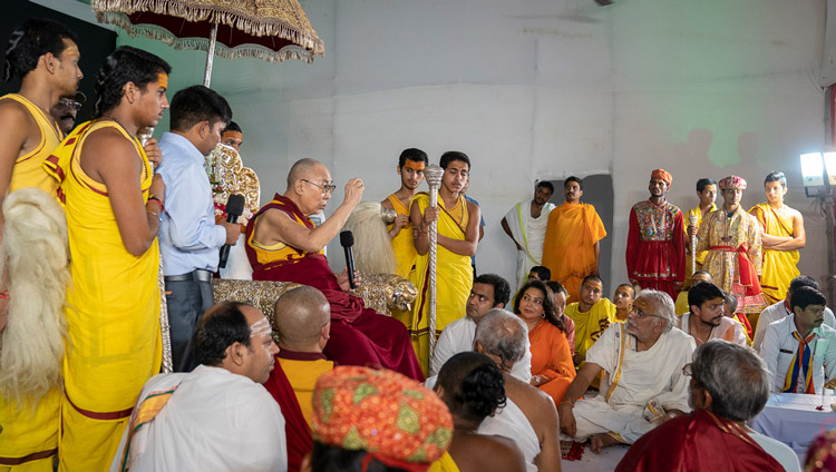 His Holiness the Dalai Lama addressing the gathering at Sri Udasin Karshni Ashram in Mathura, UP, India on September 22, 2019. Photo by Tenzin Choejor