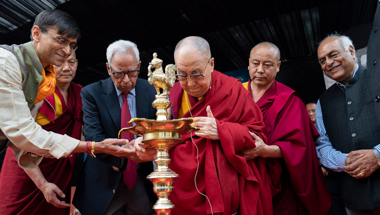 His Holiness the Dalai Lama joining Guest of Honour, Dr Vinay Sahasrabuddhe and IIAS Chairman, Kapil Kapoor in lighting a lamp to inaugurate the  24th Sarvepalli Radhakrishnan Memorial Lecture at the Indian International Cnntre in New Delhi, India on November 21, 2019. Photo by Tenzin Choejor