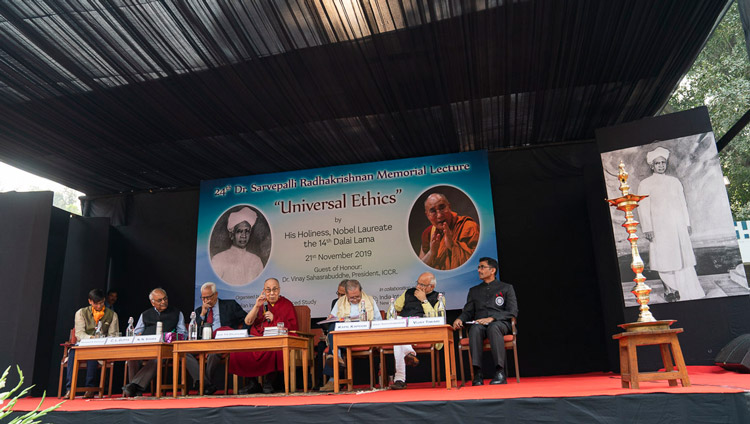 A view of the stage at Fountain Lawn of the Indian International Centre as His Holiness the Dalai Lama delivers the 24th Sarvepalli Radhakrishnan Memorial Lecture in New Delhi, India on November 21, 2019. Photo by Tenzin Choejor