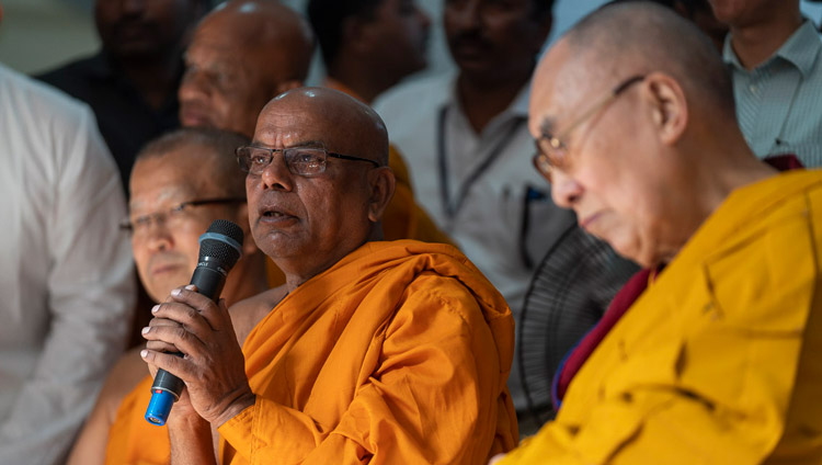 The Abbot of the Lokuttara Mahavihara, Ven Bodhipalo Mahathero. welcoming His Holiness the Dalai Lama and guests to the Training Centre in Aurangabad, Maharashtra, India on November 23, 2019. Photo by Tenzin Choejor