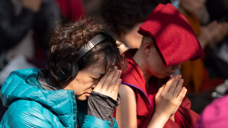 Members of the crowd taking bodhisattva vows led by His Holiness the Dalai Lama at the Kalachakra Ground in Bodhgaya, Bihar, India on January 6, 2020. Photo by Tenzin Choejor