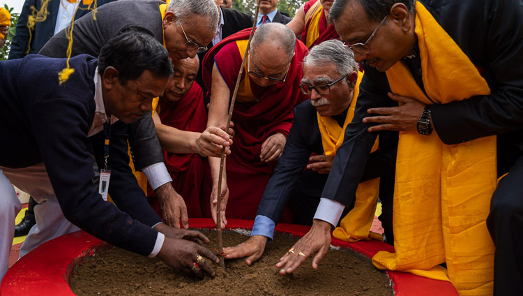 His Holiness the Dalai Lama joining Chief Justice of Bihar Sanjay Karol and companion judges of the Patna High Court in planting a sapling to commemorate his visit to the  Bihar Judicial Academy in Patna, Bihar, India on January 18, 2020. Photo by Lobsang Tsering