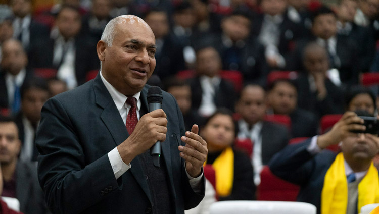 A member of the audience asking His Holiness the Dalai Lama a question during his talk at the Bihar Judicial Academy in Patna, Bihar, India on January 18, 2020. Photo by Lobsang Tsering