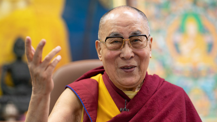 Su Santidad el Dalái Lama hablando en la apertura de la Conversación Mente y Vida por videoconferencia desde su residencia en Dahramsala, HP, India, el 20 de junio de 2020. Foto de Tenzin Phuntsok