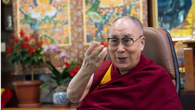 Su Santidad el Dalái Lama hablando a la audiencia virtual durante su conversación sobre Compasión y Misericordia: Valores comunes entre el Islam y el Budismo desde su residencia en Dharamsala, HP, India el 28 de septiembre de 2020. Foto de Ven Tenzin Jamphel