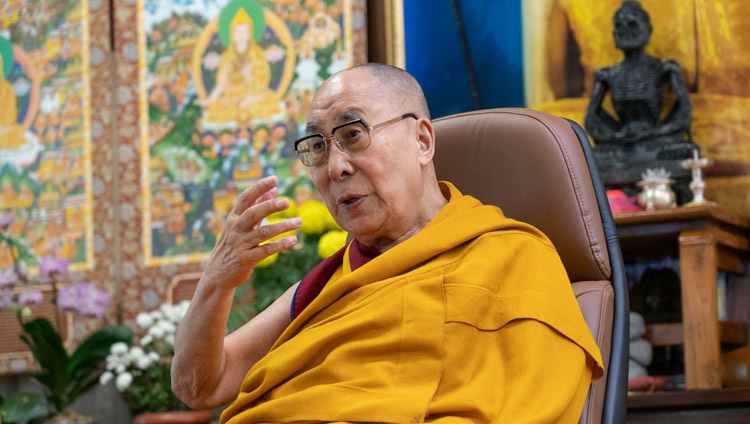 Su Santidad el Dalái Lama hablando a la audiencia virtual en el primer día de enseñanzas solicitadas por los budistas rusos desde su residencia en Dharamsala, HP, India el 5 de noviembre de 2020. Foto de Ven Tenzin Jamphel