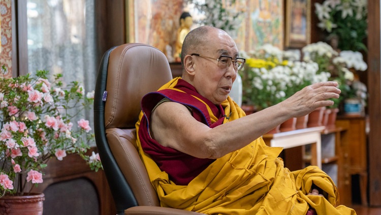 Su Santidad el Dalái Lama hablando en el tercer día de sus enseñanzas virtuales solicitadas por los budistas rusos desde su residencia en Dharamsala, HP, India el 7 de noviembre de 2020. Foto de Ven Tenzin Jamphel