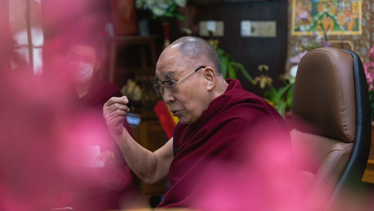 Su Santidad el Dalai Lama participando en el diálogo sobre la necesidad de compasión para la supervivencia de la humanidad desde su residencia en Dharamsala, HP, India, el 9 de diciembre de 2020. Foto de Ven Tenzin Jamphel