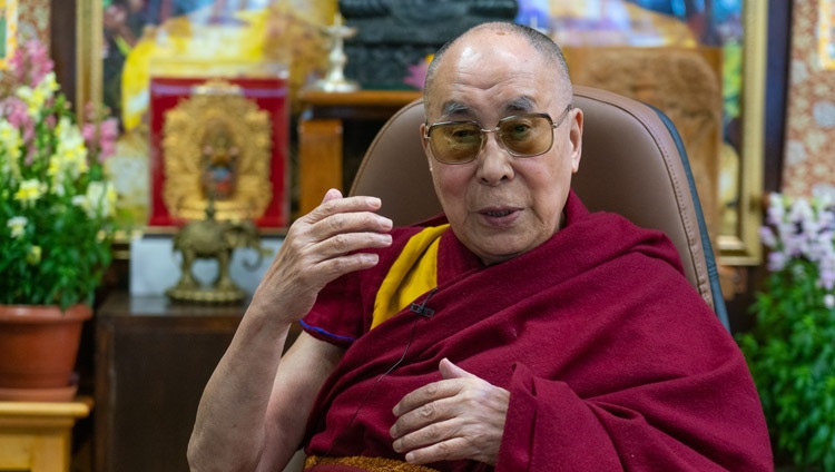 Su Santidad el Dalái Lama comentando las presentaciones durante la Conversación sobre la Crisis de los Circuitos de Retroalimentación Climática desde su residencia en Dharamsala, HP, India el 10 de enero de 2021. Foto de Ven Tenzin Jamphel