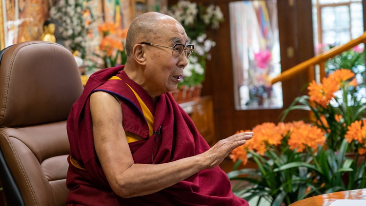 Su Santidad el Dalái Lama hablando sobre «Nuestro mundo en tiempos de cambio» a estudiantes de universidades rusas por internet desde su residencia en Dharamsala, HP, India, el 29 de marzo de 2021. Foto de Ven Tenzin Jamphel