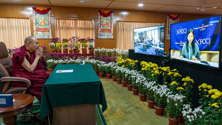 FCCJ President, Mrs. Suvendrini Kakuchi, welcoming His Holiness the Dalai Lama at the start of his talk to the Foreign Correspondents` Club of Japan (FCCJ) online from his residence in Dharamsala, HP, India on November 10, 2021. Photo by Ven Tenzin Jamphel