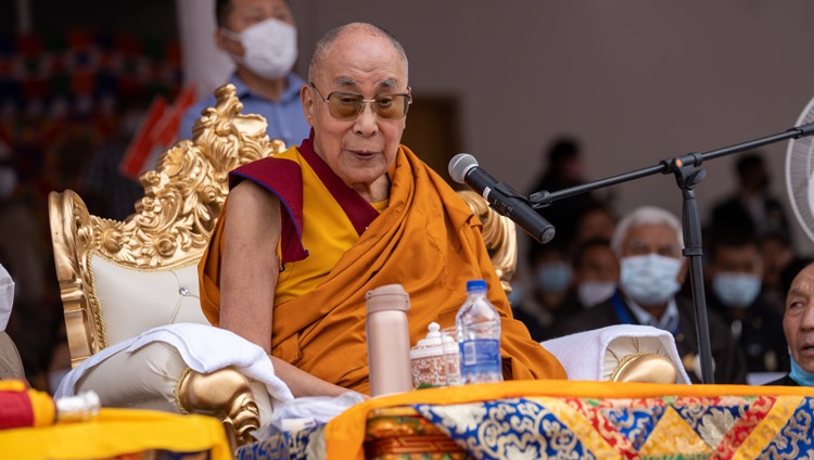 His Holiness the Dalai Lama speaking to the gathering at Sindhu Ghat after receiving the Ladakh dPal rNgam Dusdon Award 2022 in Leh, Ladakh, UT, India on August 5, 2022. Photo by Tenzin Choejor