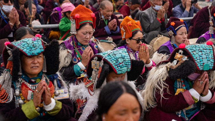 Members of the crowd taking Bodhisattva vows from His Holiness the Dalai Lama at the teaching ground in Padum, Zanskar, Ladakh, UT, India on August 12, 2022. Photo by Tenzin Choejor