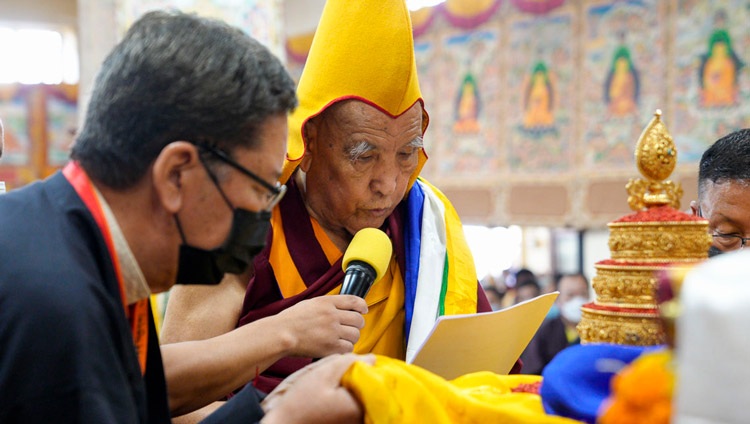 Ganden Tri Rinpoché reciting praises to His Holiness the Dalai Lama during the Long Life Prayer at the Main Tibetan Temple in Dharamsala, HP, India on September 7, 2022. Photo by Ven Tenzin Jamphel