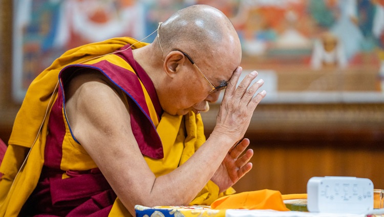 His Holiness the Dalai Lama giving Bodhisattva vows as an auspicious ending to three days of teachings at the Main Tibetan Temple in Dharamsala, HP, India on October 5, 2022. Photo by Tenzin Choejor 