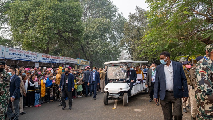 His Holiness the Dalai Lama making his way to the Wat-pa Thai Temple in Bodhgaya, Bihar, India on December 27, 2022. Photo by Tenzin Choejor