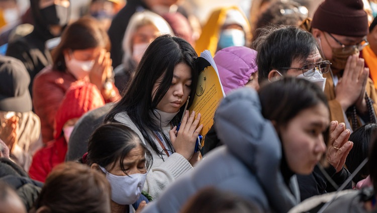 Members of the audience taking Bodhisattva vows from His Holiness the Dalai Lama on the first day of teachings at the Kalachakra Teaching Ground in Bodhgaya, Bihar, India on December 29, 2022. Photo by Tenzin Choejor