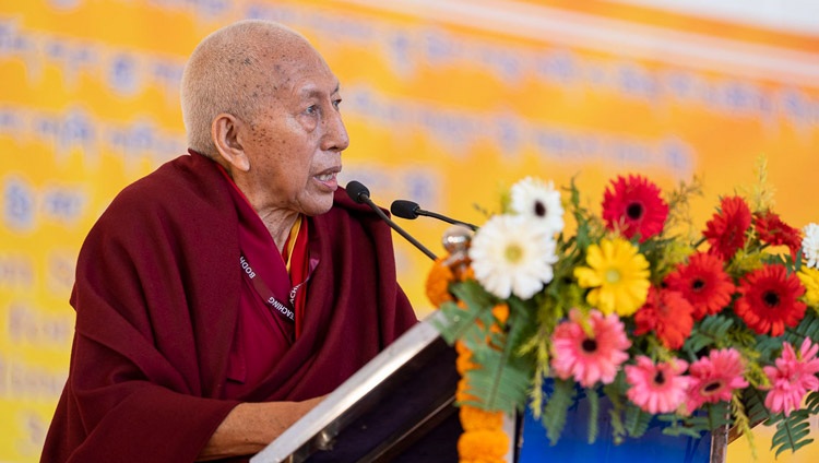 El profesor Samdhong Rinpoché habla en la ceremonia de colocación de la primera piedra del Centro Dalái Lama para la Sabiduría Antigua Tibetana e India en Bodhgaya, Bihar, India, el 3 de enero de 2023. Foto de Tenzin Choejor