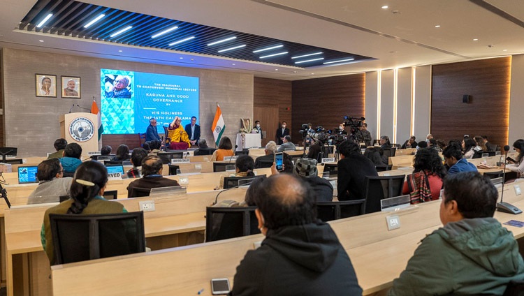 Una vista desde la parte trasera del TN Chaturvedi Memorial Hall durante el programa con Su Santidad el Dalái Lama en el Instituto de Administración Pública de la India en Nueva Delhi, India, el 21 de enero de 2023. Foto de Tenzin Choejor