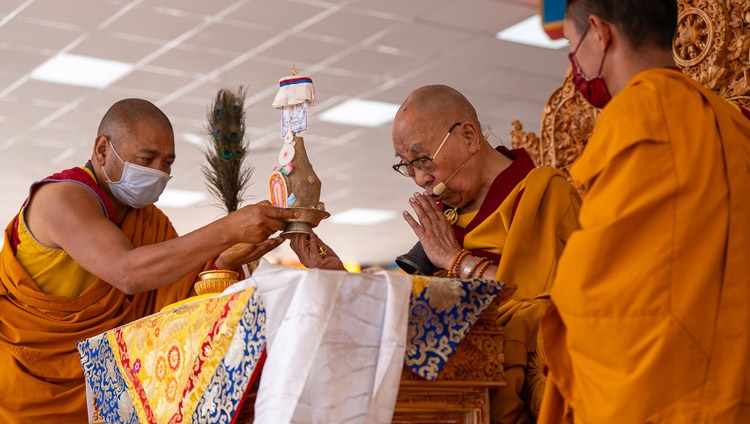 His Holiness the Dalai Lama conferring a long-life empowerment at the teaching ground in Khaltse, Ladakh, India on August 19, 2023. Photo by Tenzin Choejor