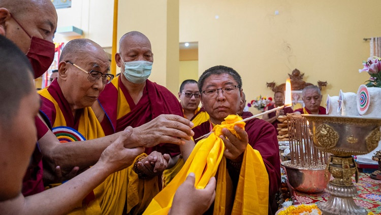 His Holiness the Dalai Lama lighting a lamp at the inauguration of Khamgar Druk Dharmakara College in Tashi Jong, HP, India on September 27, 2023. Photo by Ven Tenzin Jamphel