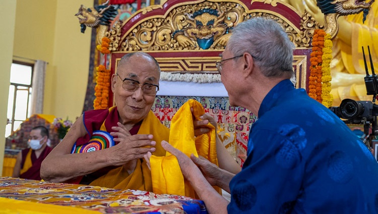 His Holiness the Dalai Lama thanking supporters of Khamgar Druk Dharmakara College during the inauguration ceremony in Tashi Jong, HP, India on September 27, 2023. Photo by Ven Tenzin Jamphel