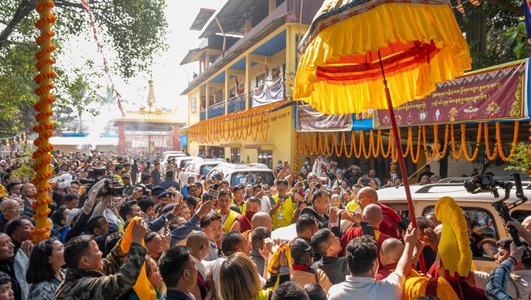 His Holiness the Dalai Lama preparing to depart from Sed-Gyued Monastery at the conclusion of his teachings in Salugara, West Bengal, India on December 14, 2023. Photo by Tenzin Choejor