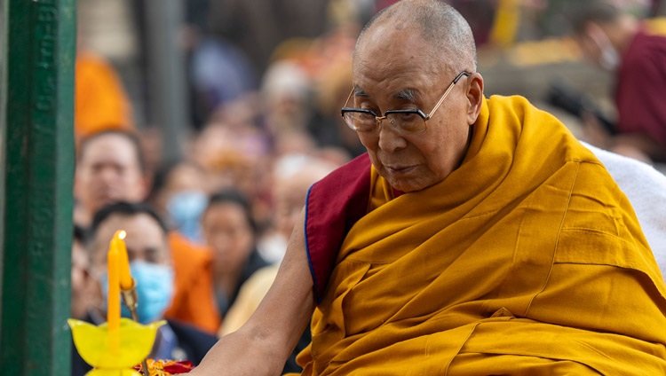 His Holiness the Dalai Lama lighting a lamp to open the gathering at the Mahabodhi Temple in Bodhgaya, Bihar, India on December 23, 2023. Photo by Tenzin Choejor